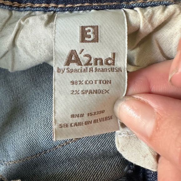 A’2nd Distressed Jeans - Picture 7 of 8